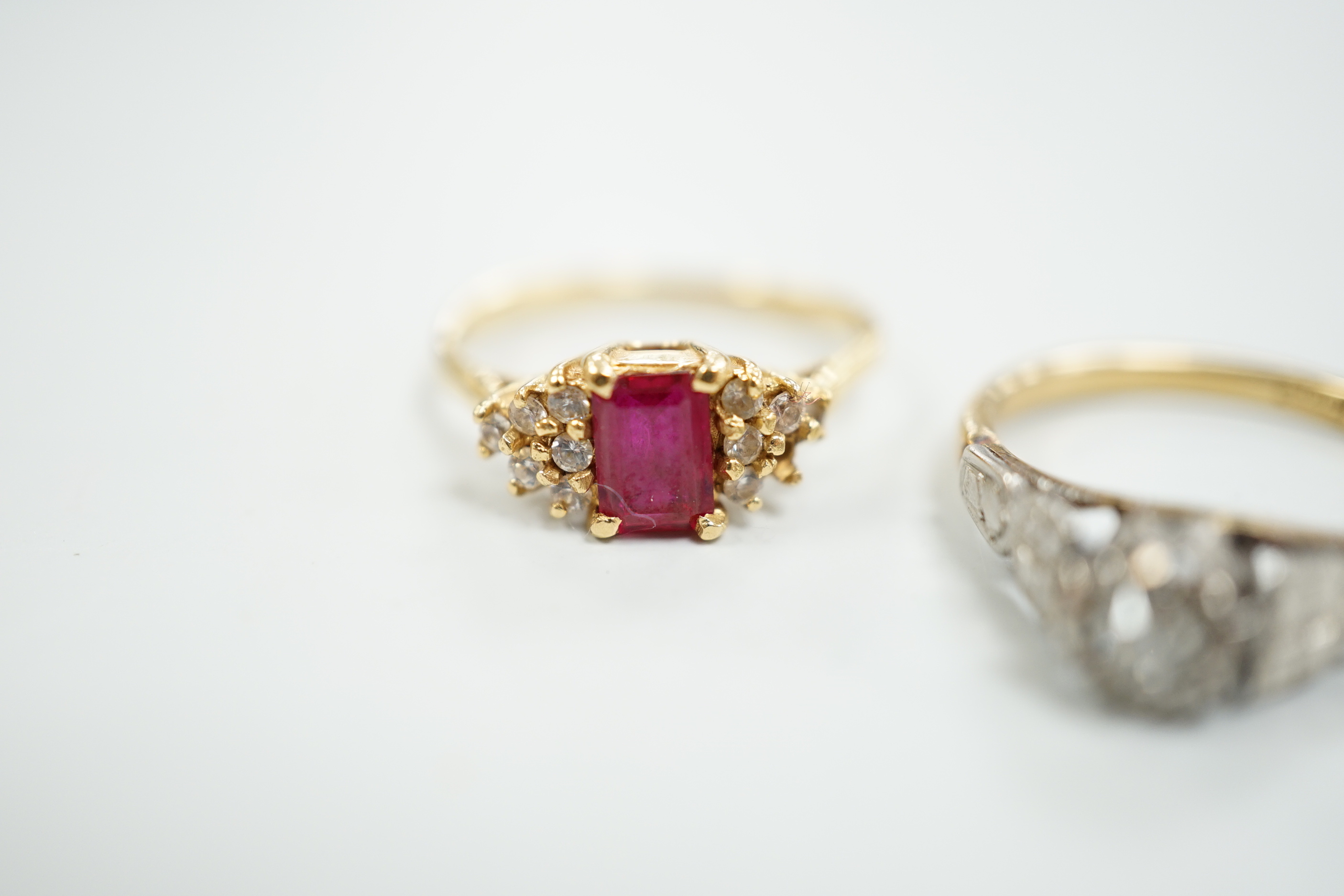 Two 18ct and gem set rings, including illusion set diamond, gross weight 5.5 grams.
